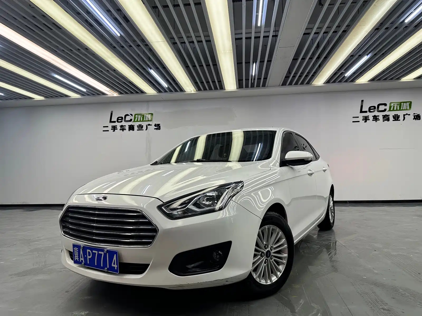 FORD ESCORT 2017