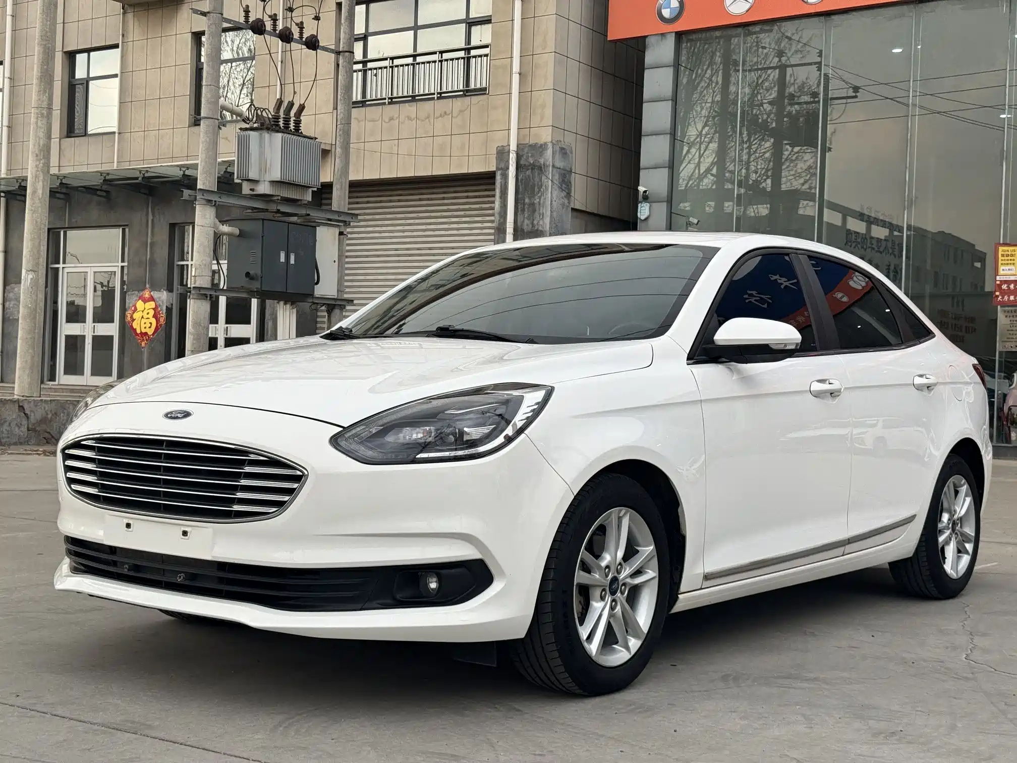 FORD ESCORT 2019
