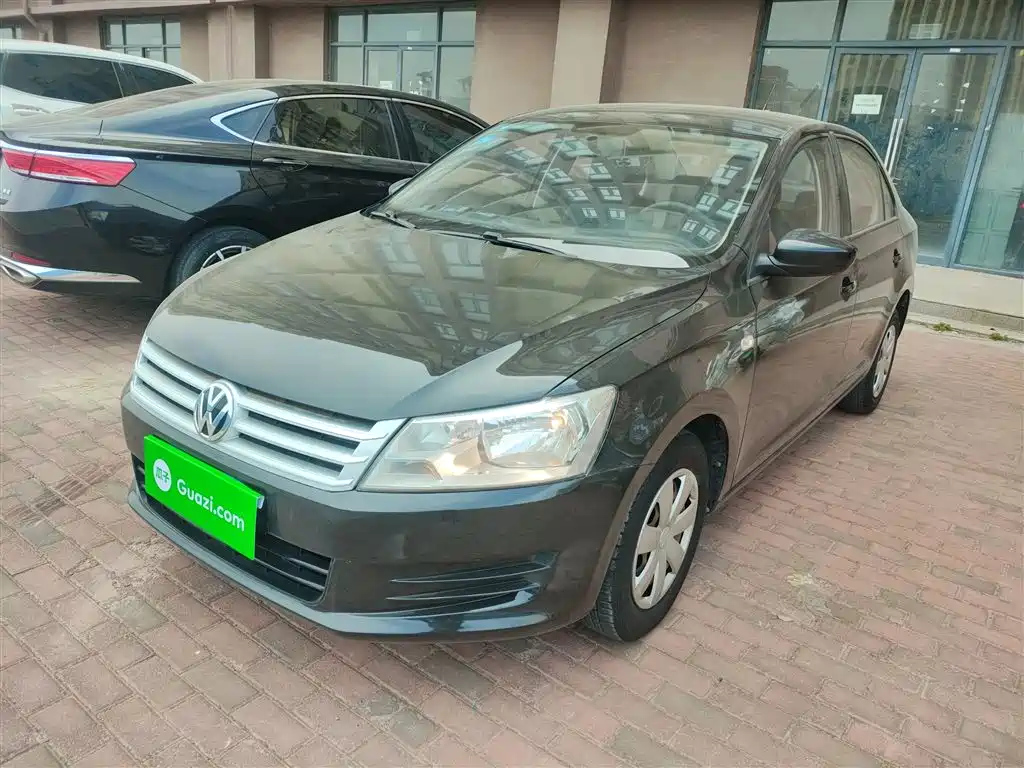 VOLKSWAGEN SANTANA 2015