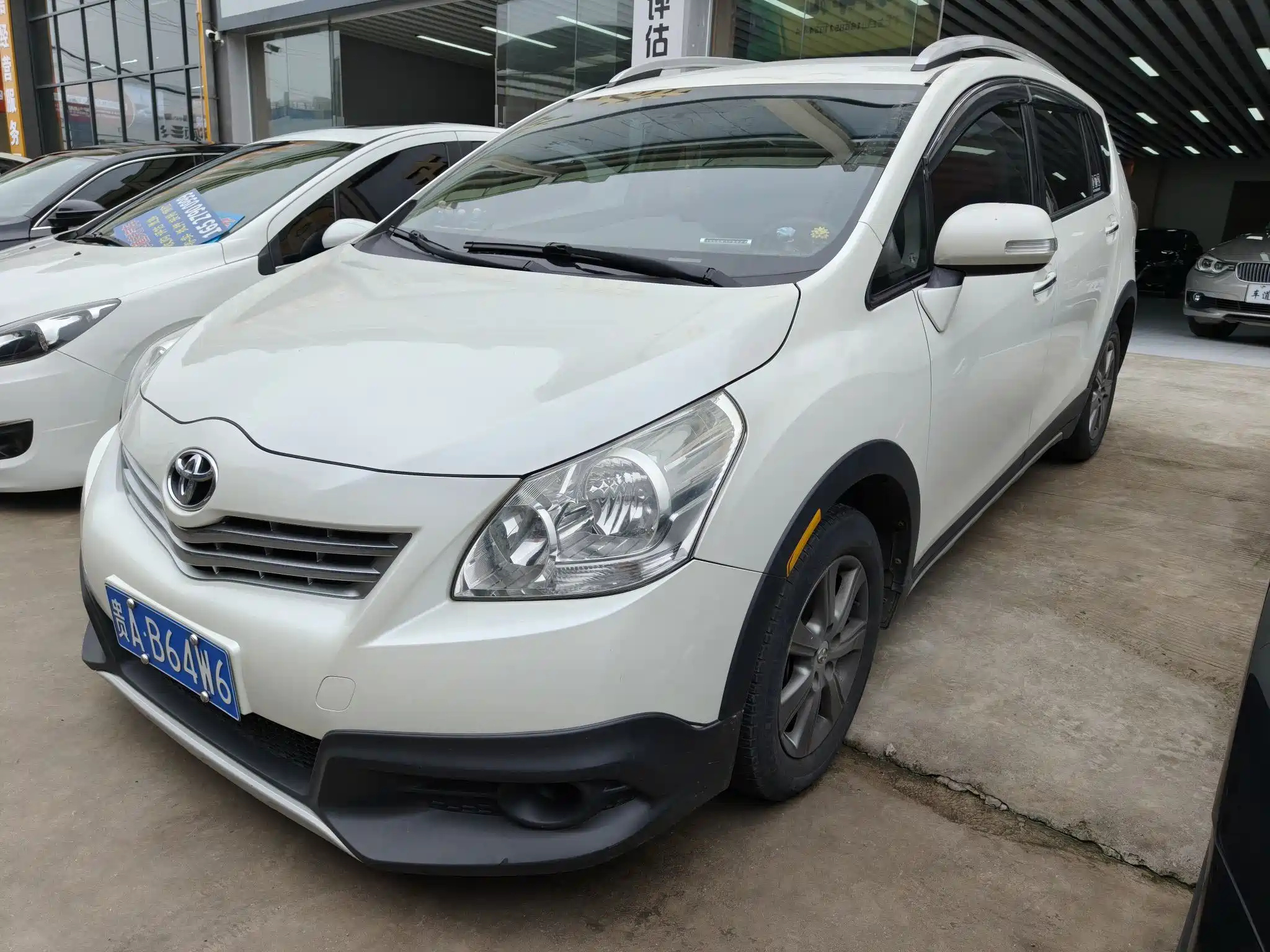 TOYOTA ESCAPE 2015