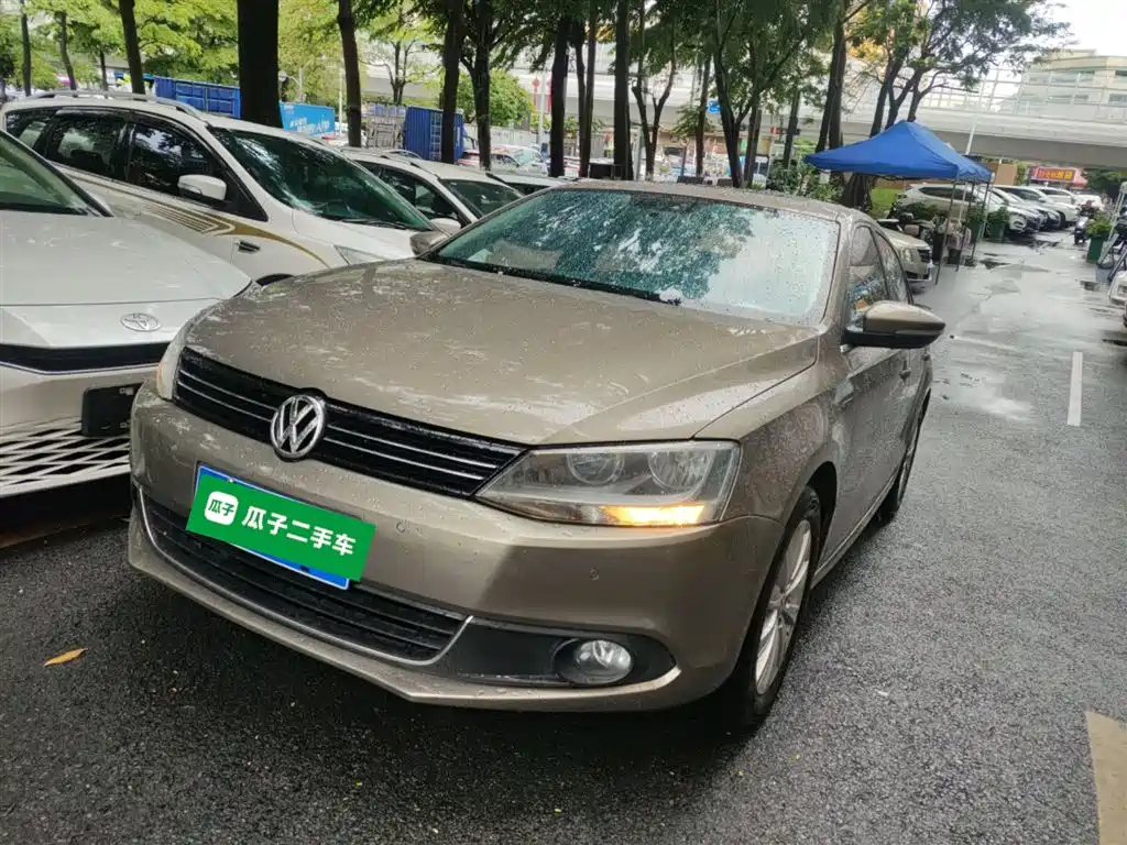 VOLKSWAGEN SAGITAR 2014
