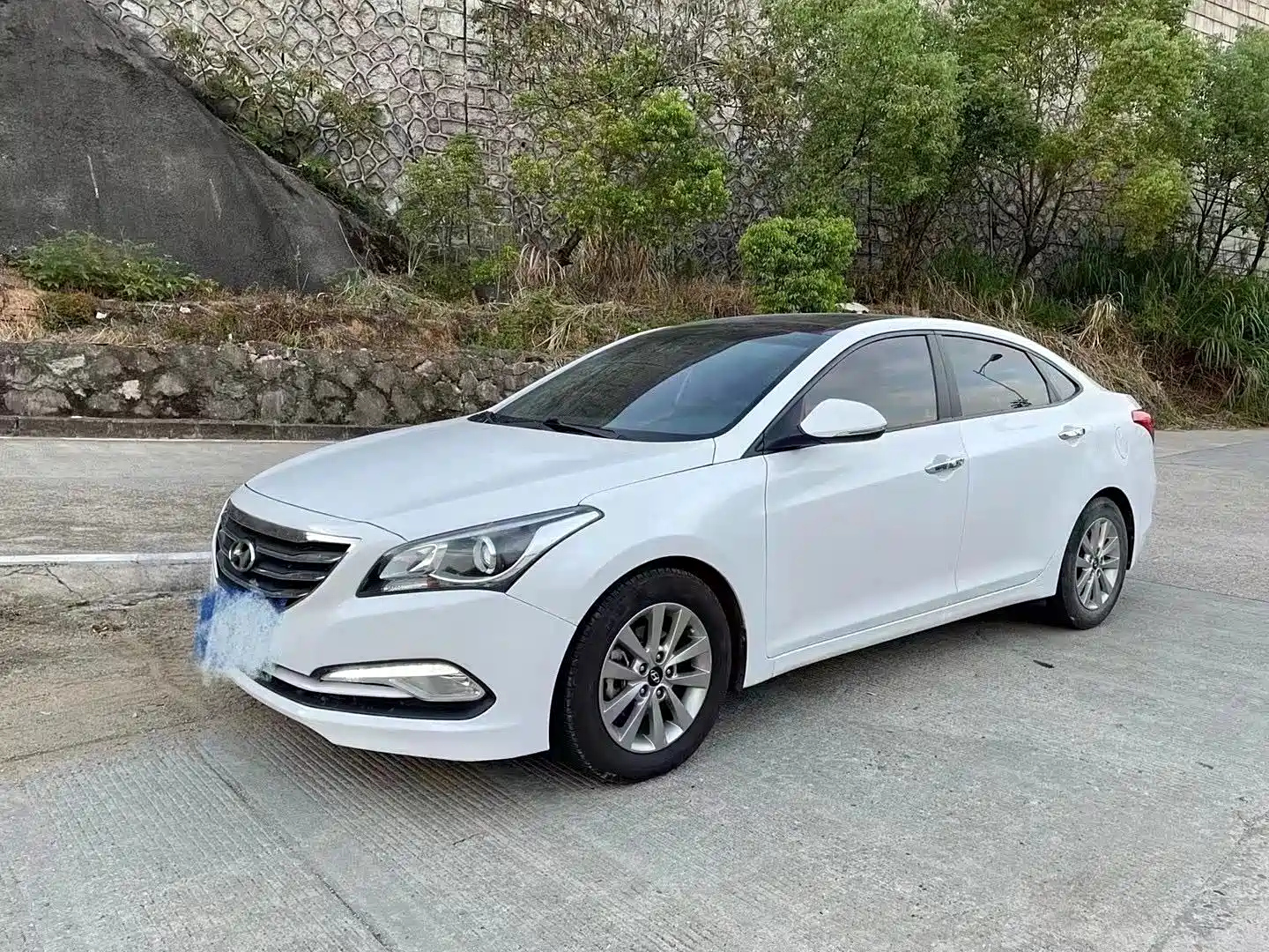 HYUNDAI MISTRA 2014