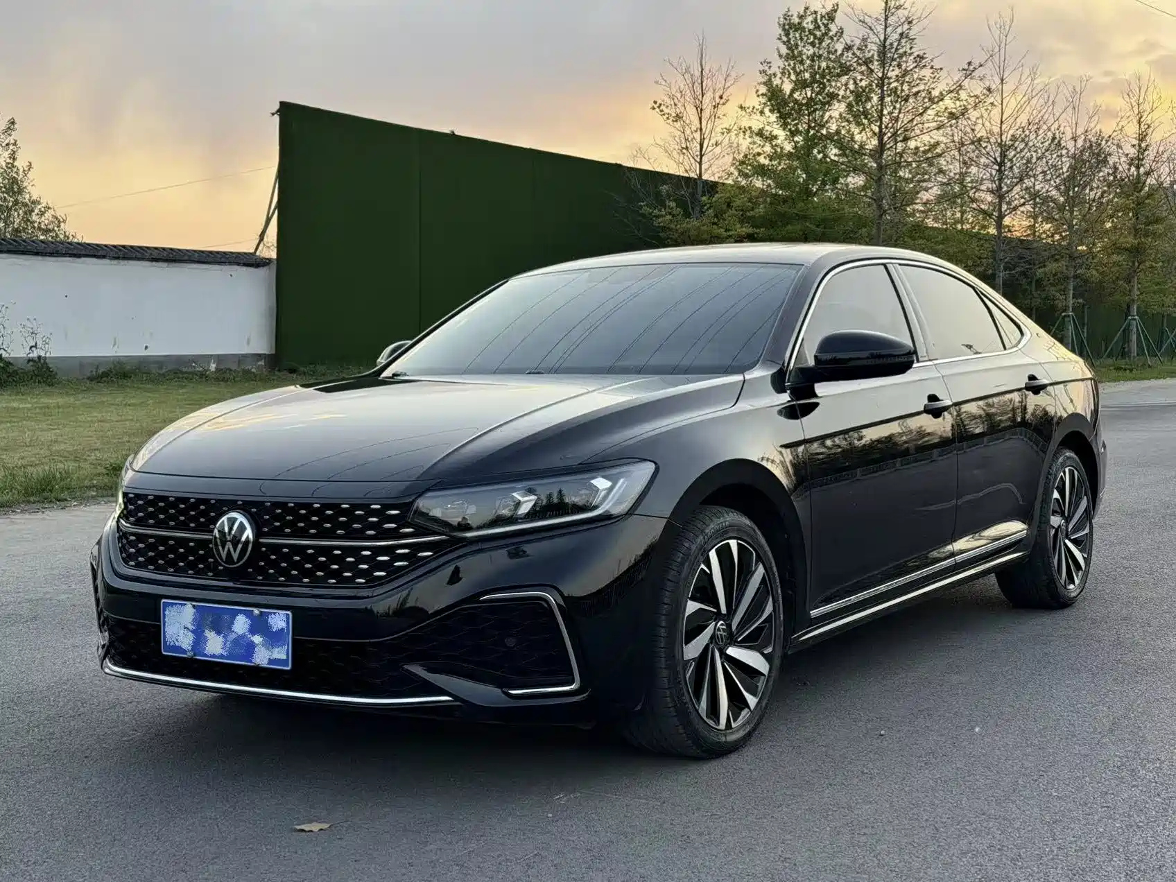 VOLKSWAGEN PASSAT 2023