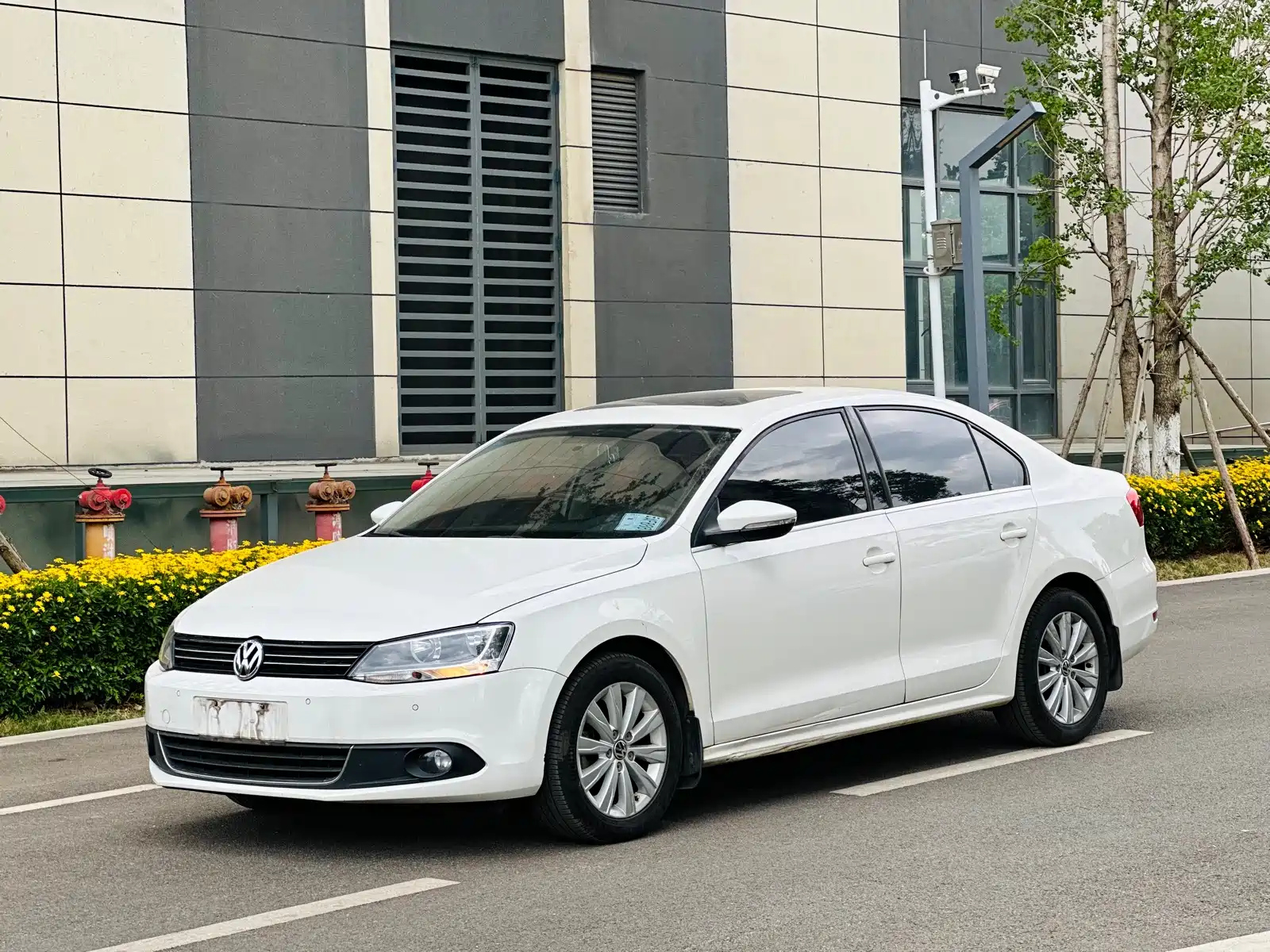 VOLKSWAGEN SAGITAR 2014