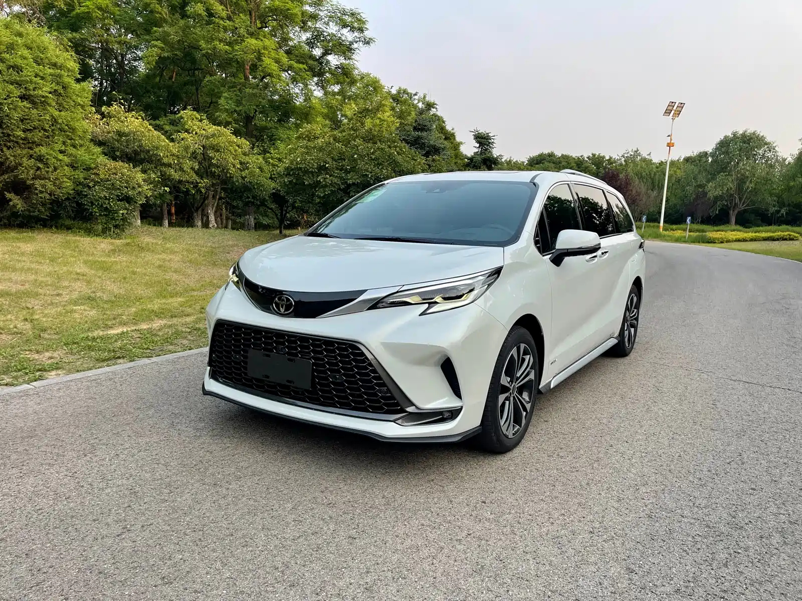 TOYOTA GRANVIA 2024