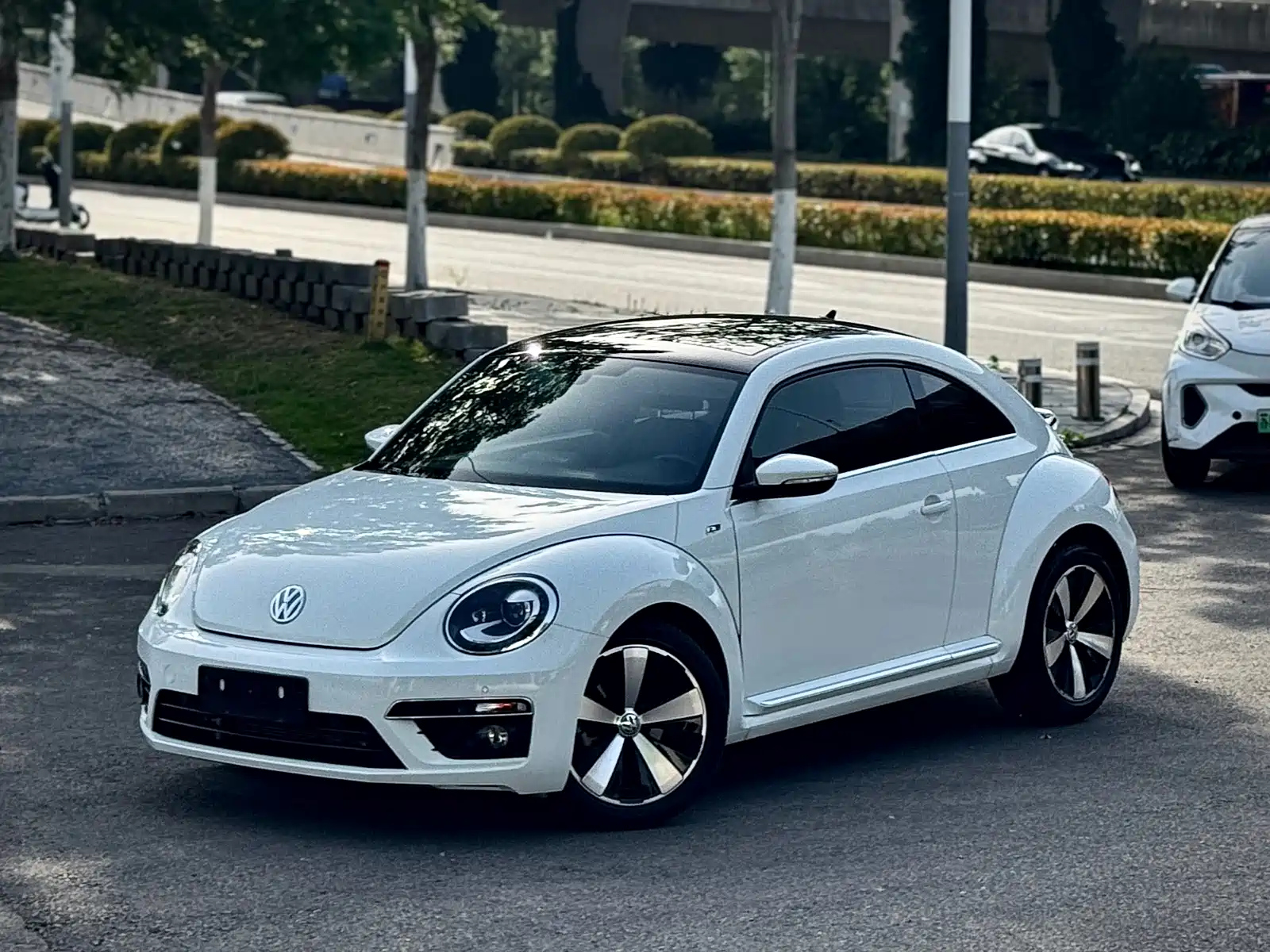 VOLKSWAGEN BEETLE 2014