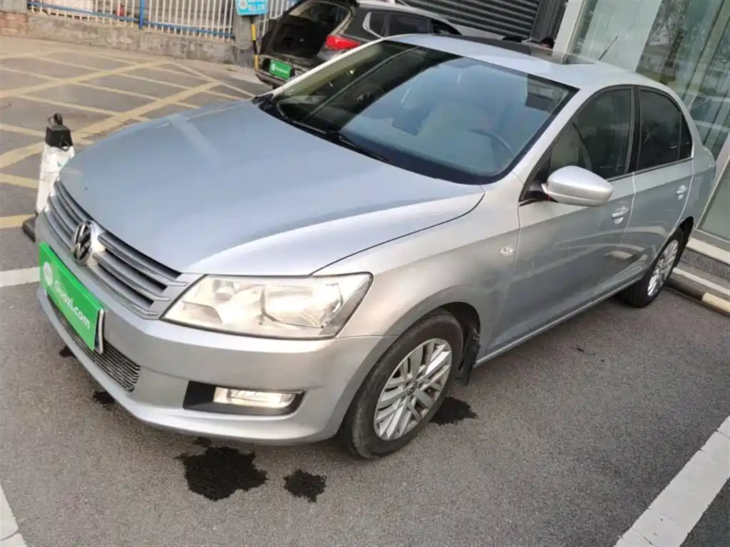 VOLKSWAGEN SANTANA 2013