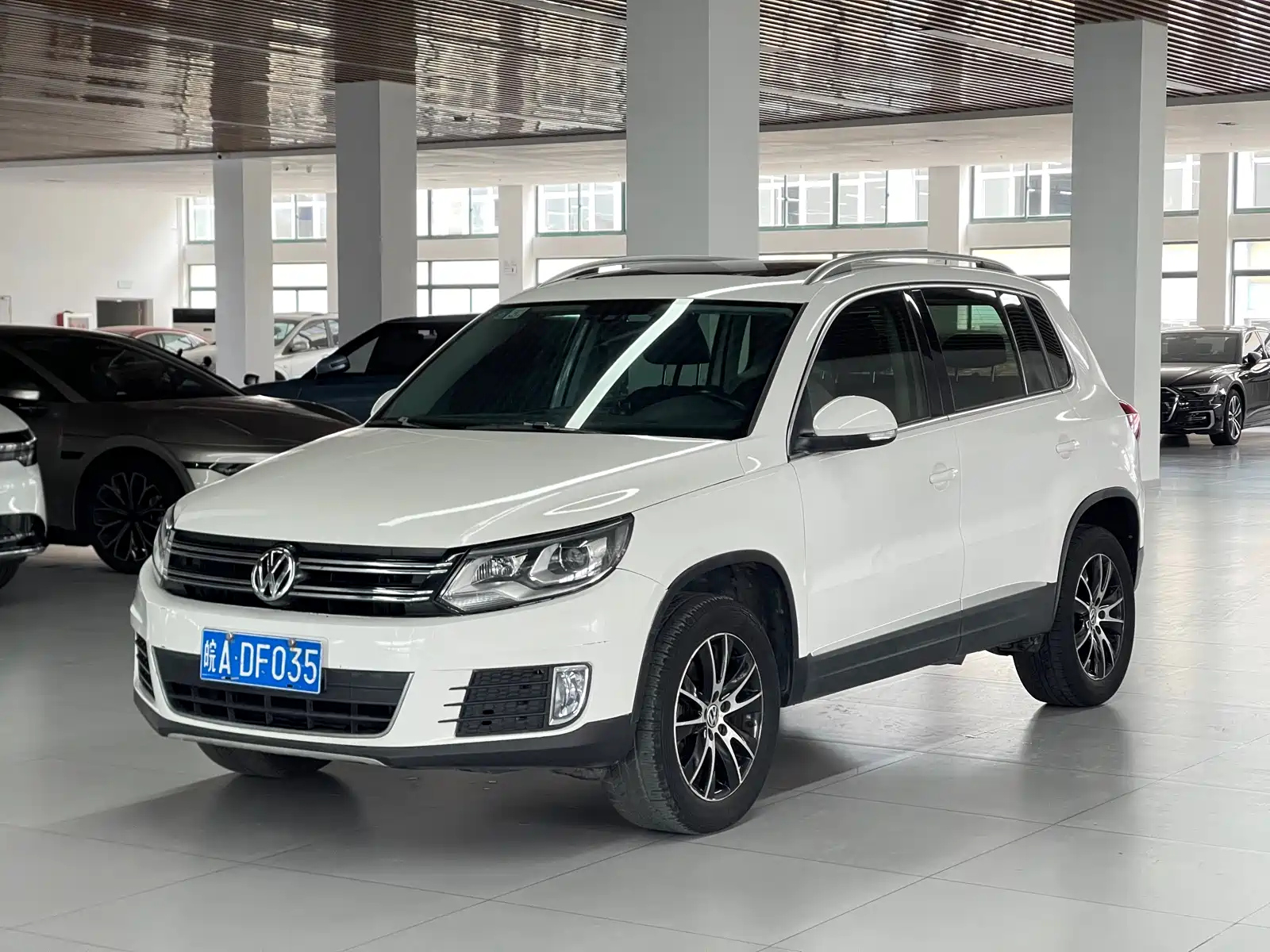 VOLKSWAGEN TIGUAN 2015