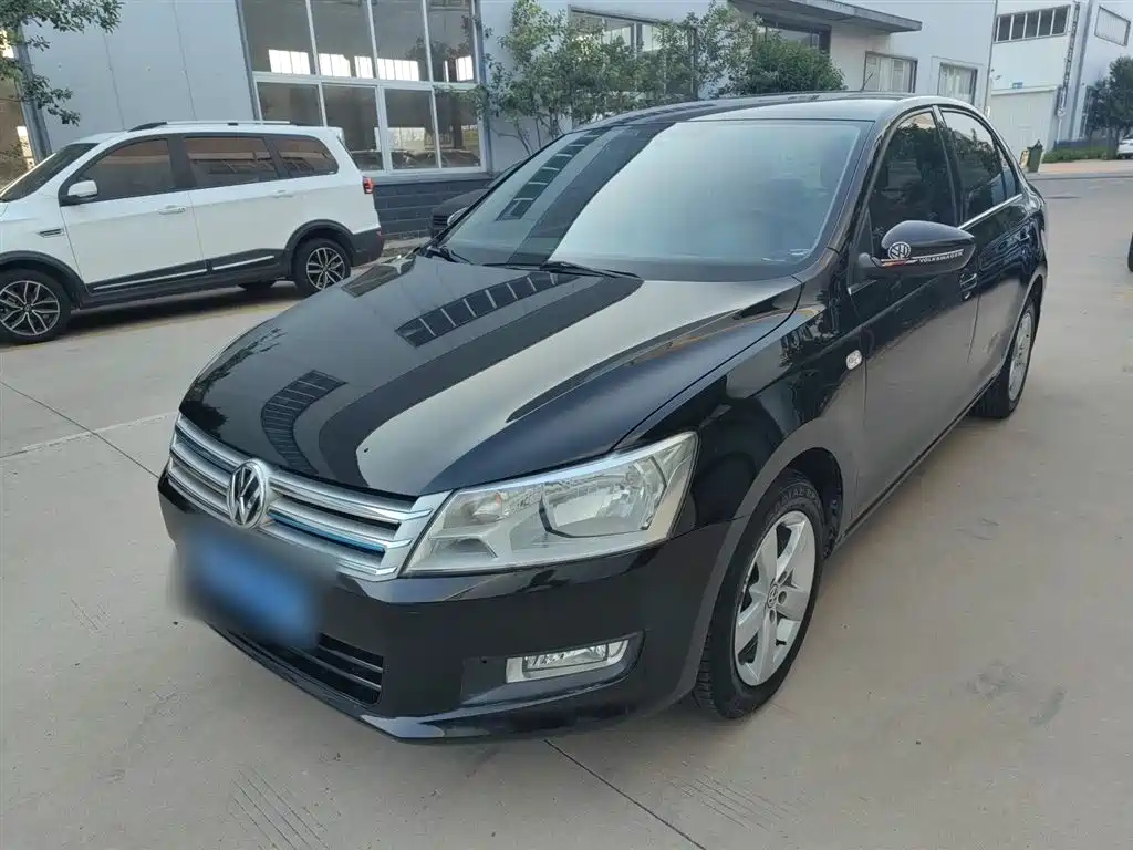 VOLKSWAGEN SANTANA 2013