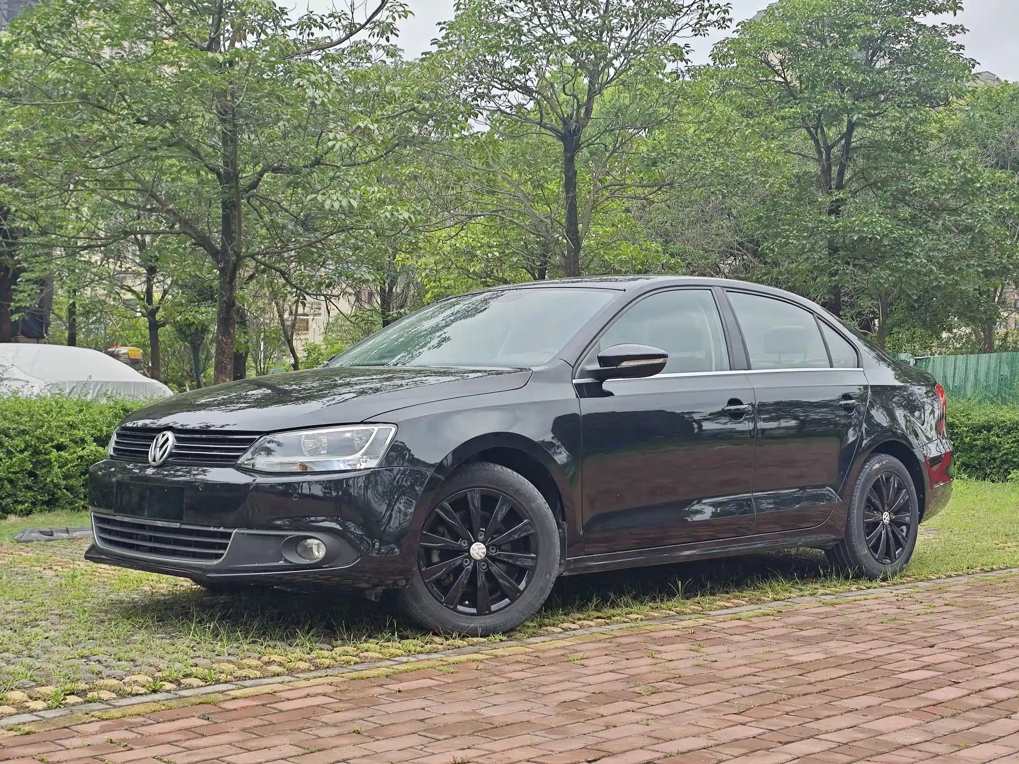 VOLKSWAGEN SAGITAR 2014