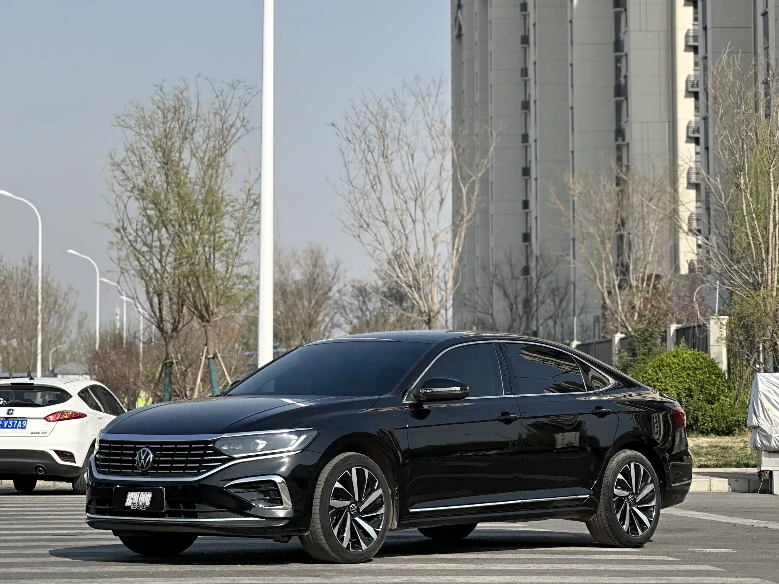 VOLKSWAGEN PASSAT 2023