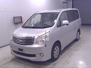 TOYOTA NOAH 2011