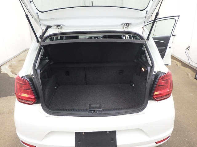 VOLKSWAGEN POLO 2016