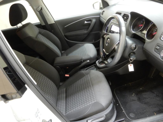 VOLKSWAGEN POLO 2016