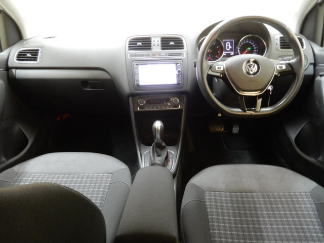 VOLKSWAGEN POLO 2016
