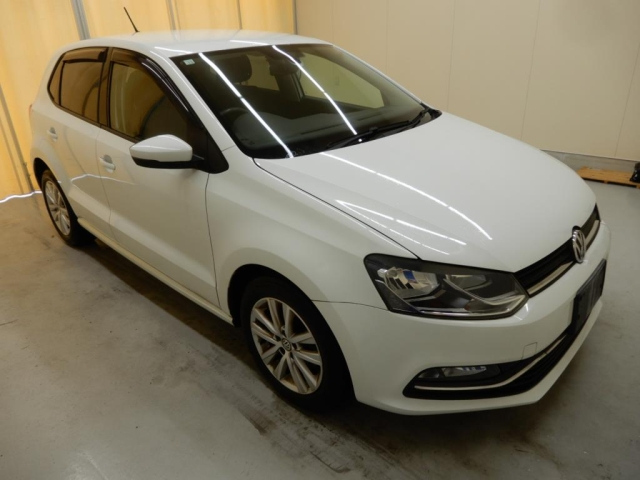 VOLKSWAGEN POLO 2016