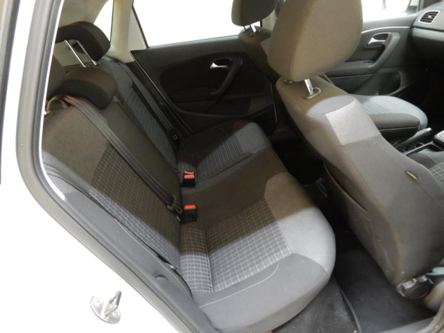 VOLKSWAGEN POLO 2016