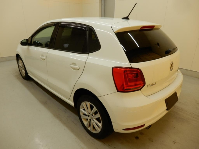 VOLKSWAGEN POLO 2016