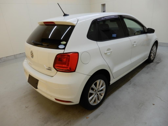 VOLKSWAGEN POLO 2016