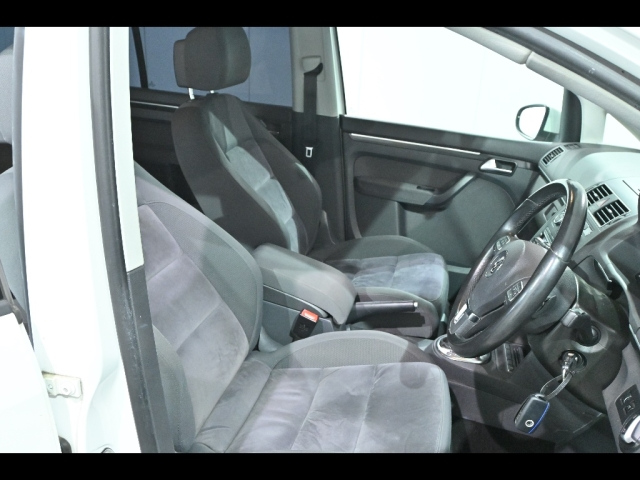 VOLKSWAGEN GOLF TOURAN 2012