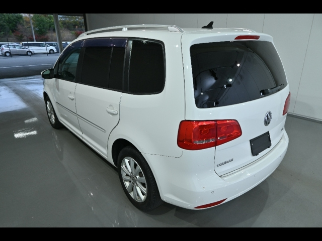 VOLKSWAGEN GOLF TOURAN 2012