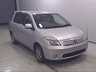 TOYOTA RAUM 2010