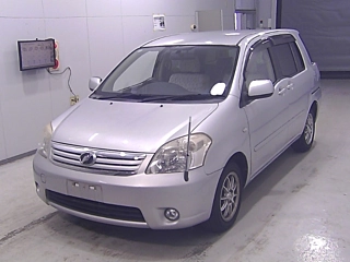 TOYOTA RAUM 2010