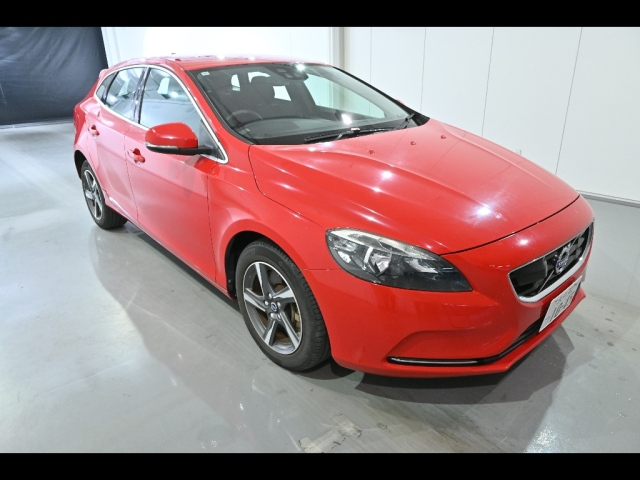 VOLVO V40 2015