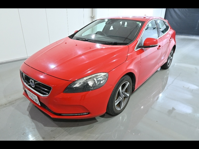 VOLVO V40 2015