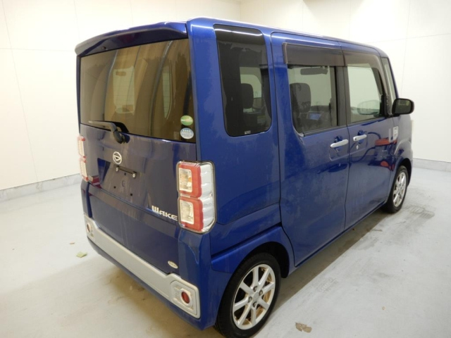 DAIHATSU WAKE 2014
