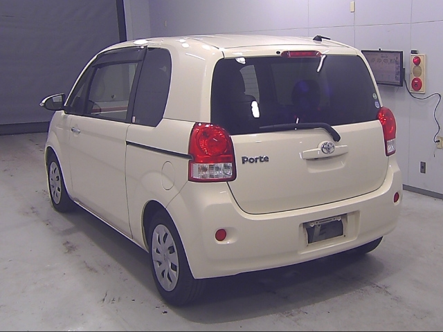 TOYOTA PORTE 2015
