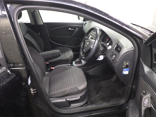 VOLKSWAGEN POLO 2015