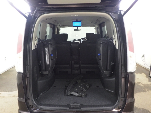 NISSAN SERENA 2011