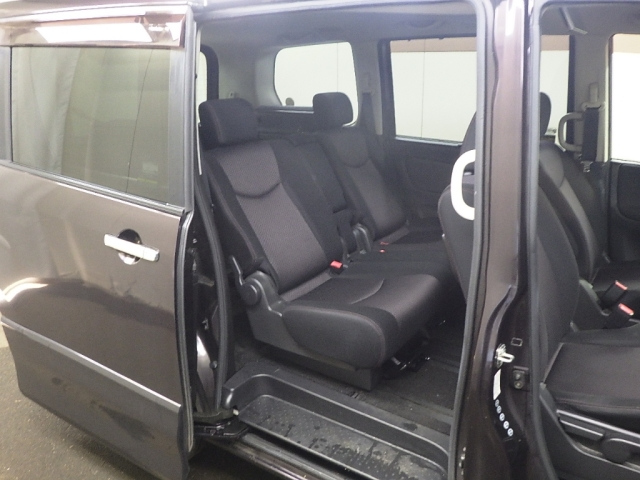NISSAN SERENA 2011