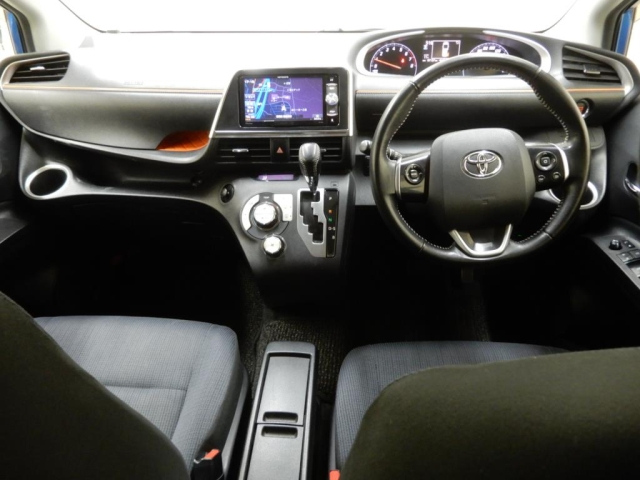 TOYOTA SIENTA 2016