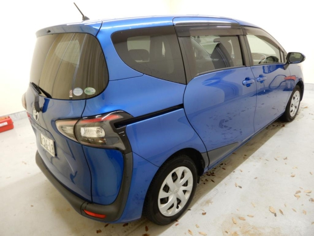 TOYOTA SIENTA 2016