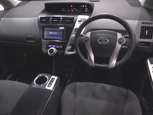 TOYOTA PRIUS ALPHA 2011