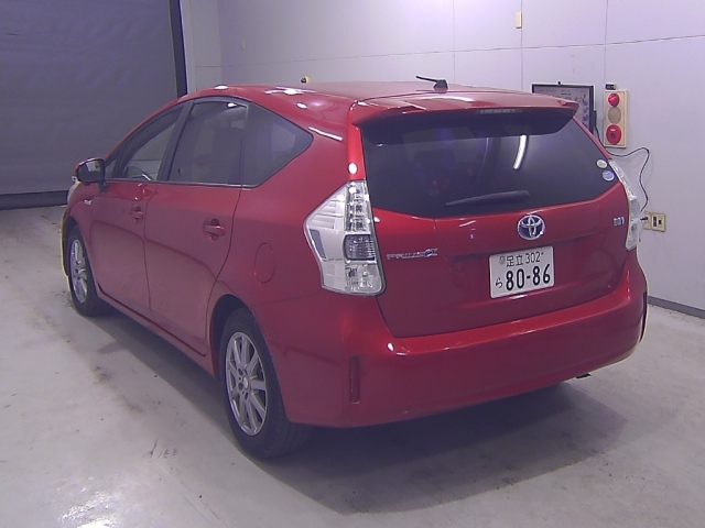 TOYOTA PRIUS ALPHA 2011