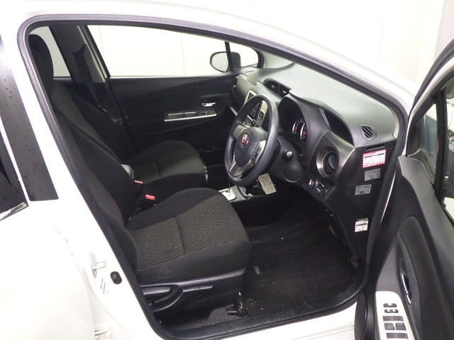 TOYOTA VITZ 2014
