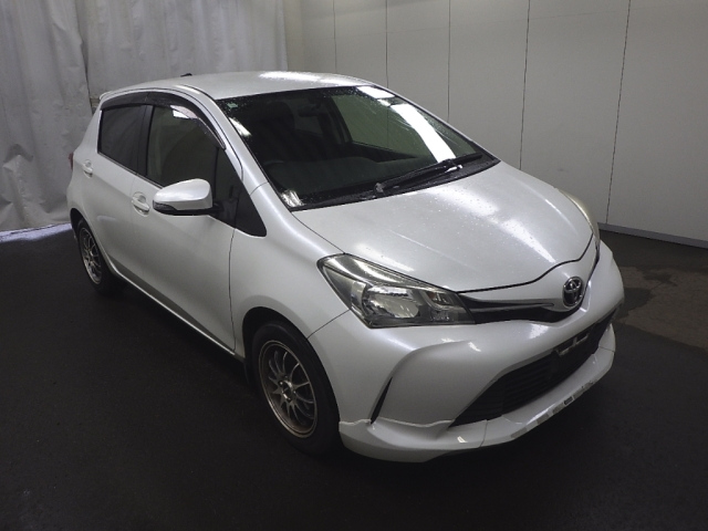 TOYOTA VITZ 2014