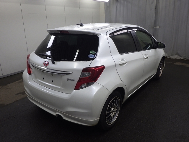 TOYOTA VITZ 2014