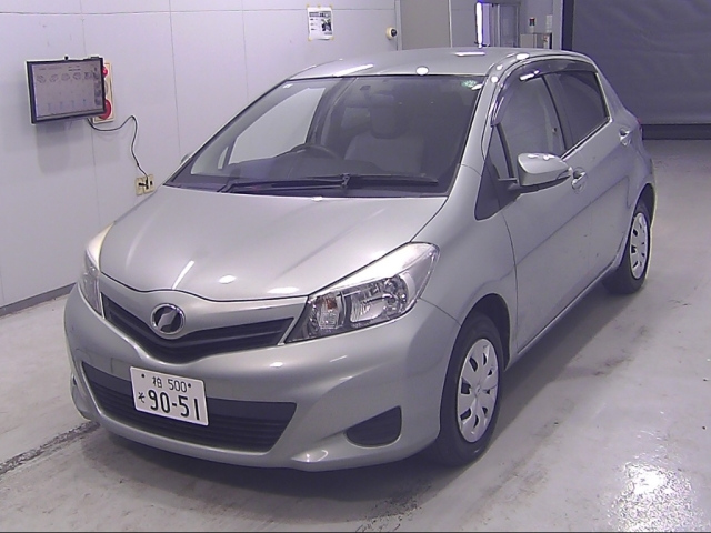 TOYOTA VITZ 2011