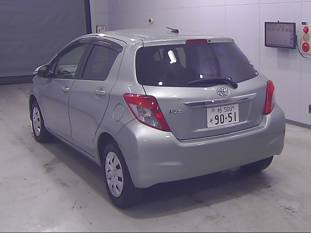 TOYOTA VITZ 2011