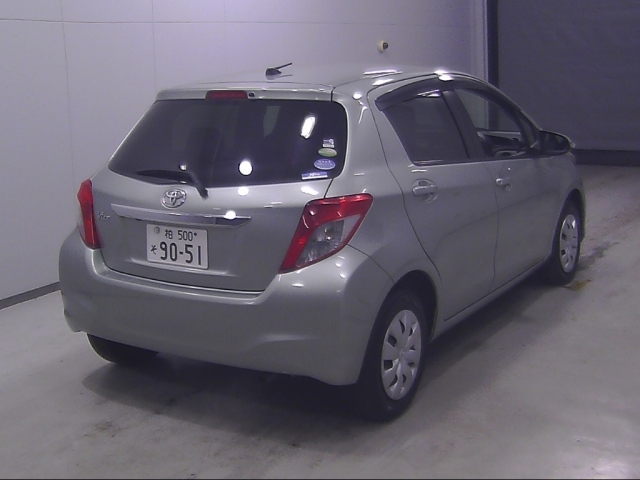 TOYOTA VITZ 2011