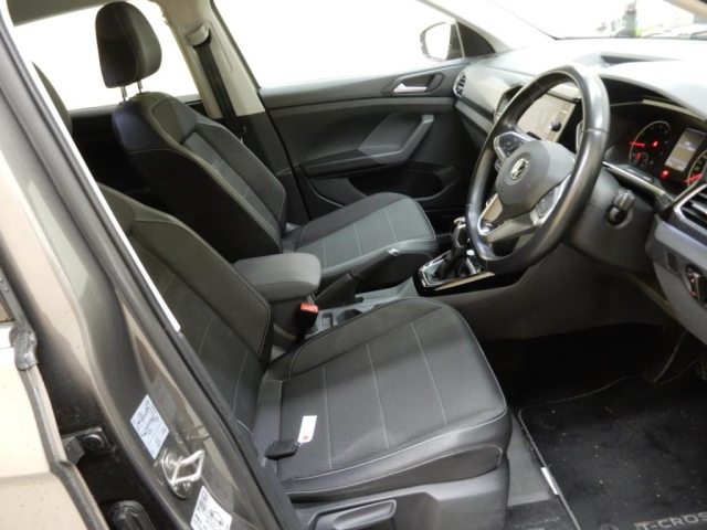 VOLKSWAGEN T-CROSS 2021