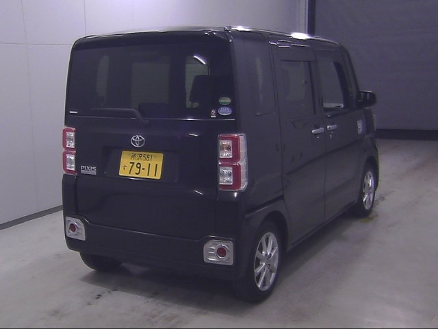 TOYOTA PIXIS MEGA 2018