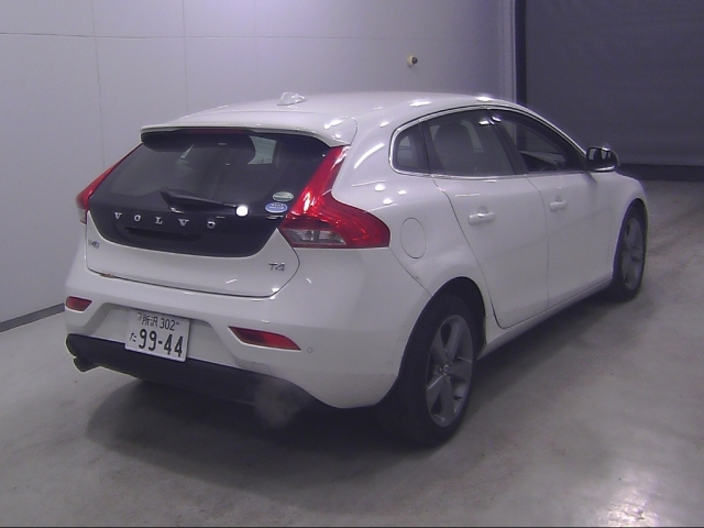 VOLVO V40 2013