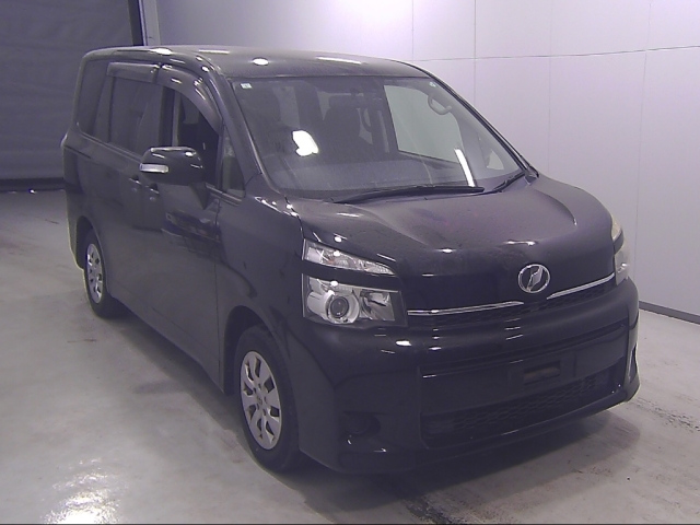 TOYOTA VOXY 2013