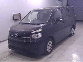 TOYOTA VOXY 2013