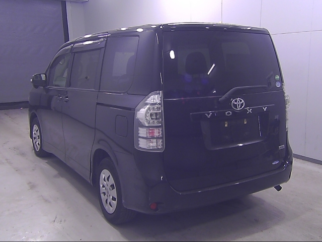 TOYOTA VOXY 2013